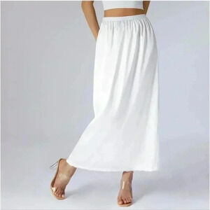 BTFBM Holiday White Satin look Elastic Waist Skirt - size M or 8-10 BNWT